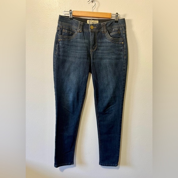 Democracy "Ab" Technology Dark Wash Skinny Jean - Size 8 (30") - Picture 6 of 12